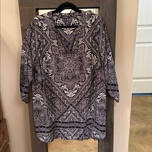 Roz & Ali Monochrome Floral Geometric Blouse